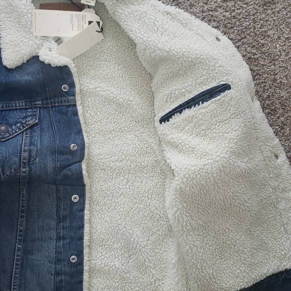 Levi's Sherpa Trucker Jacket - Picture 3 of 8